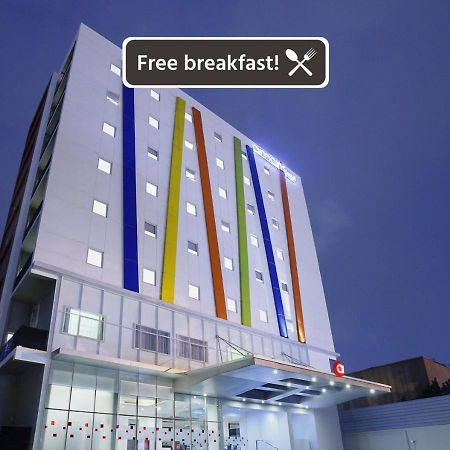 Amaris Hotel Tebet Джакарта Екстериор снимка