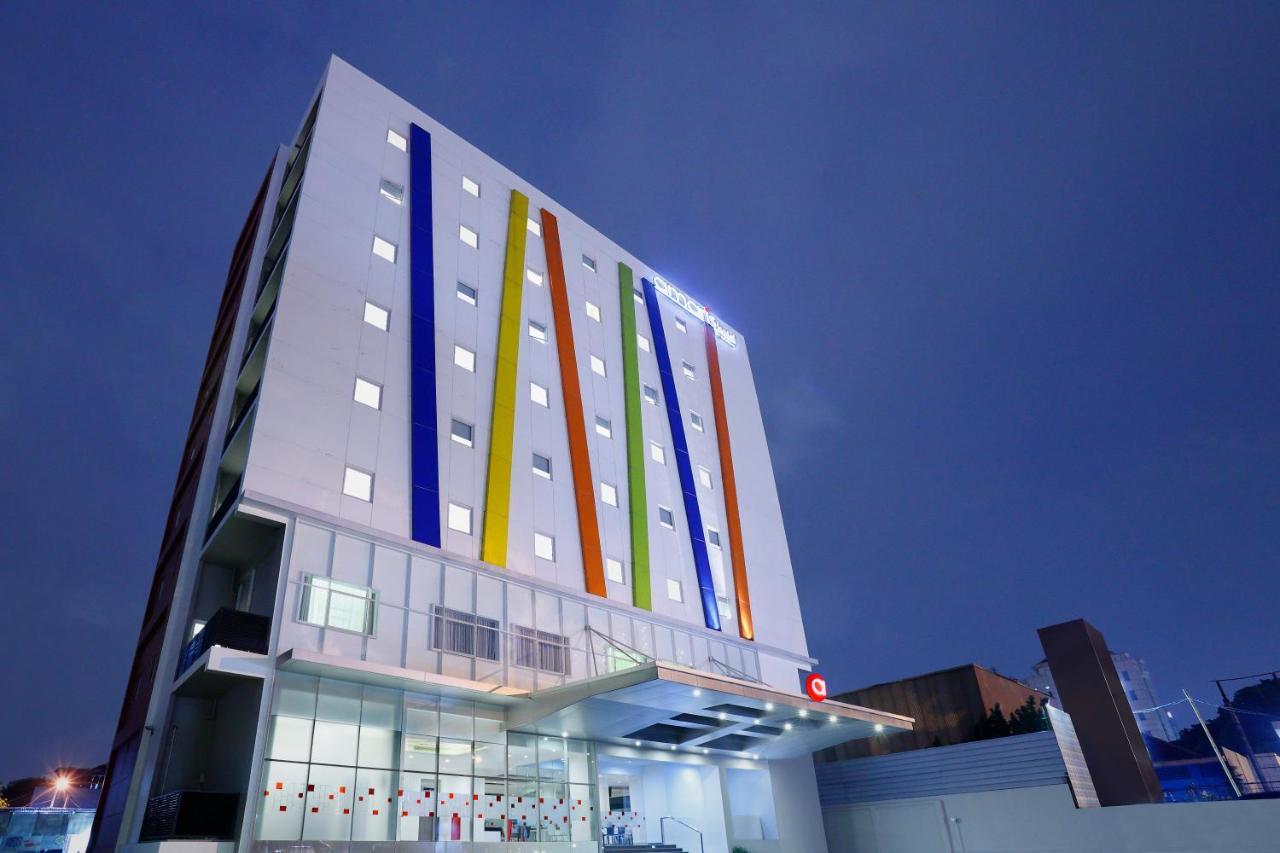 Amaris Hotel Tebet Джакарта Екстериор снимка