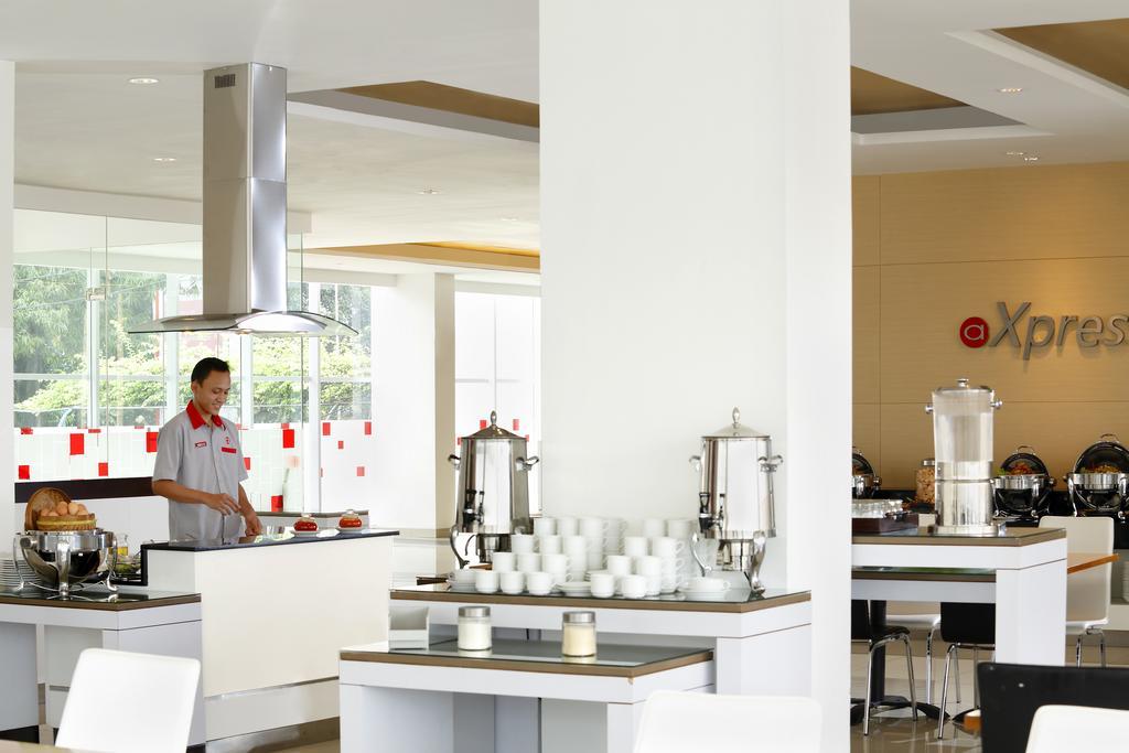Amaris Hotel Tebet Джакарта Екстериор снимка