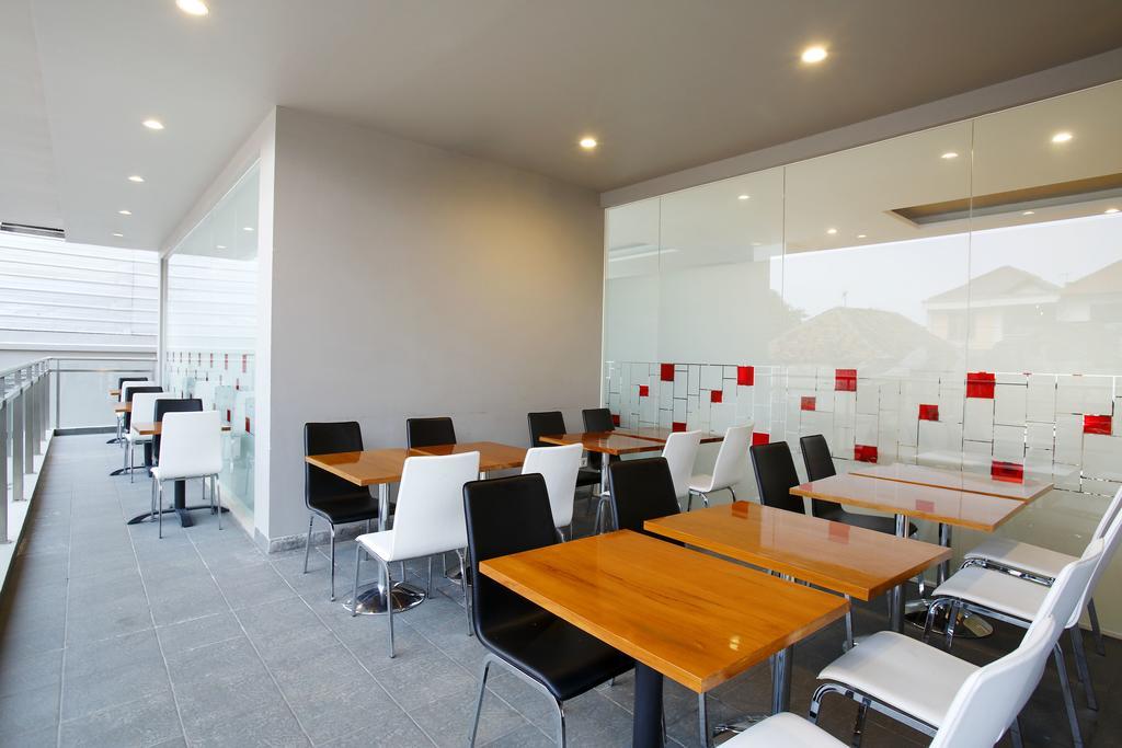 Amaris Hotel Tebet Джакарта Екстериор снимка